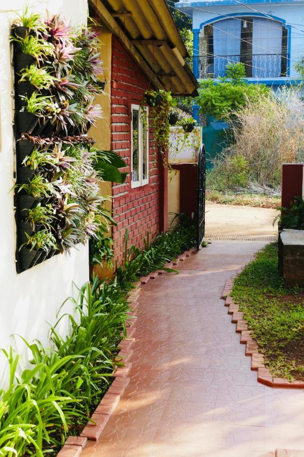 Shanu'S Seaside Inn - A Family-Run Guesthouse Just 100 Metres From Candolim Beach Екстер'єр фото